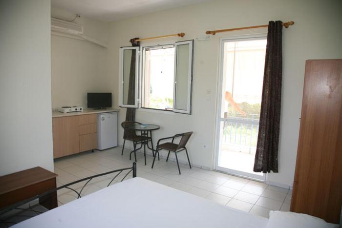 Liza Rooms Lixouri Exterior foto